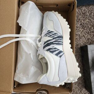White tennis shoes